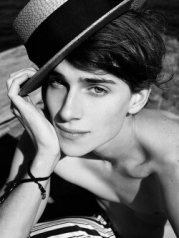 На расстоянии поцелуя (СИ)